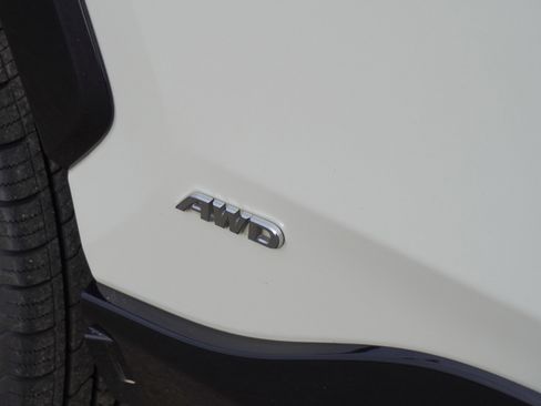 Used 2022 Toyota RAV4 SE image 6