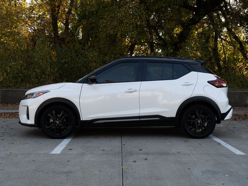 Used 2022 Nissan Kicks SR w/ Interior Electronics Package image 6