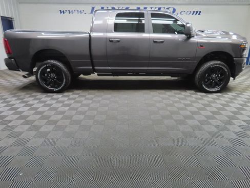 Used 2026 RAM 2500 Laramie AWD/4WD image 2