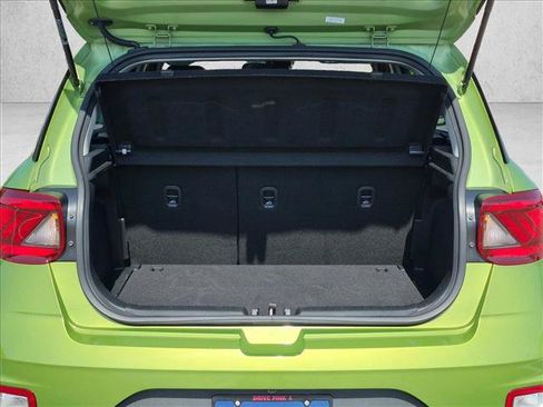 Used 2023 Hyundai Venue SEL FWD image 6