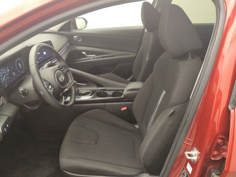 Used 2024 Hyundai Elantra SEL w/ Convenience Package FWD image 17