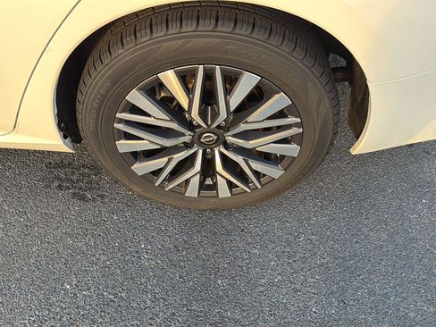 Used 2025 Nissan Altima 2.5 SV FWD image 36