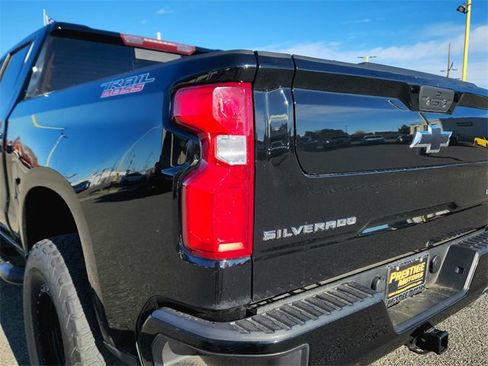 Used 2021 Chevrolet Silverado 1500 LT Trail Boss w/ Convenience Package II image 11