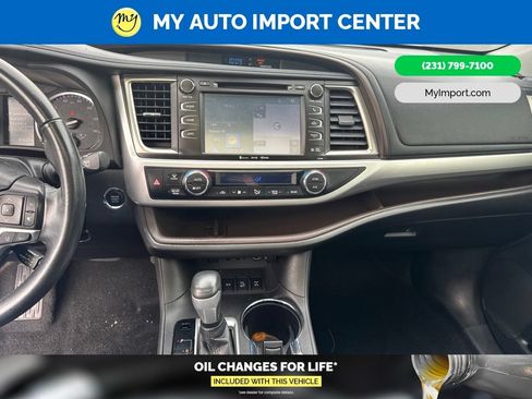 Used 2019 Toyota Highlander XLE AWD/4WD image 10