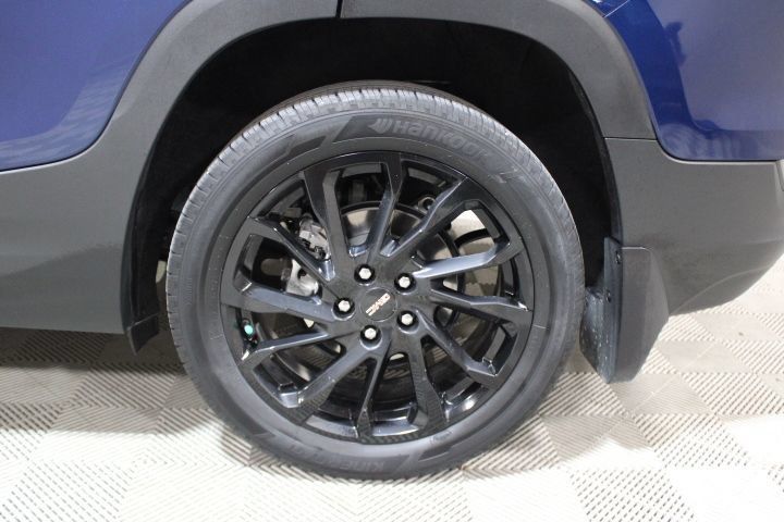 Used 2023 GMC Terrain SLE w/ Elevation Edition AWD/4WD image 41