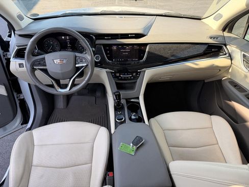 Used 2023 Cadillac XT6 Premium Luxury w/ Technology Package FWD image 11