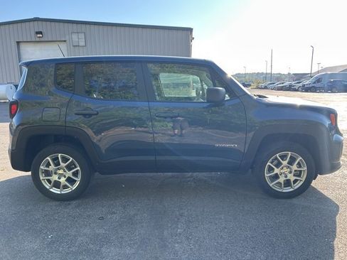 Used 2023 Jeep Renegade Latitude image 4