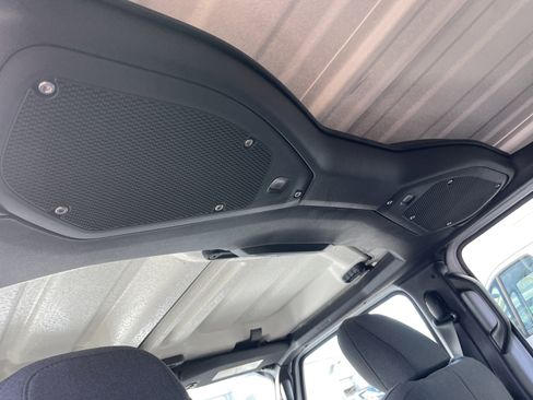 Used 2025 Jeep Wrangler Sahara image 28