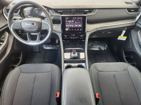 Used 2025 Jeep Grand Cherokee Laredo X w/ Luxury Tech Group I RWD image 29