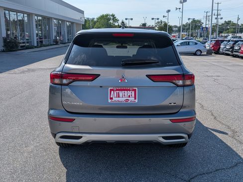 Used 2023 Mitsubishi Outlander SE image 5