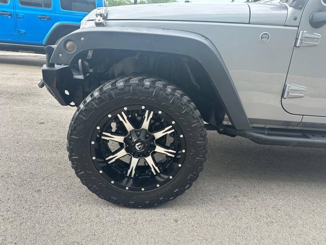 Used 2016 Jeep Wrangler Unlimited Rubicon w/ Connectivity Group AWD/4WD image 19