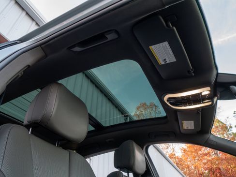 Used 2023 Porsche Macan image 41