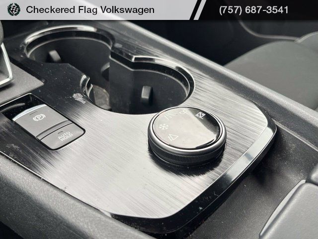 Used 2024 Nissan Rogue S AWD/4WD image 42