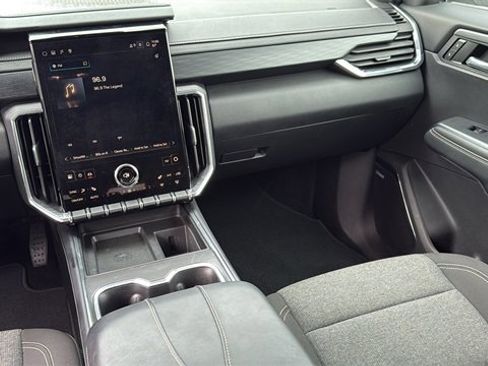 Certified 2025 GMC Acadia Elevation image 29