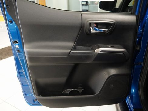 Used 2016 Toyota Tacoma TRD Off-Road image 26