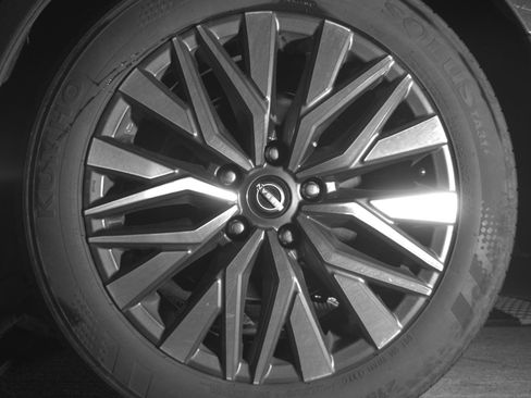 Used 2025 Nissan Altima 2.5 SV FWD image 14