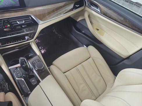 Used 2018 BMW 530i xDrive image 23