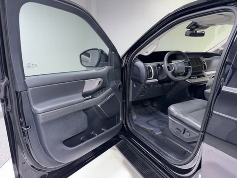 Used 2025 Ford Expedition Active image 12