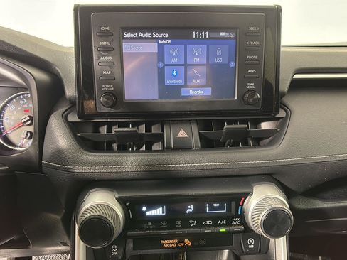 Used 2019 Toyota RAV4 LE w/ All Weather Liner Package AWD/4WD image 33