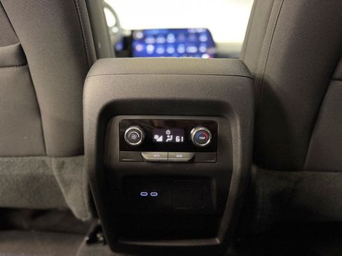 Used 2025 Chevrolet Traverse LT w/ Sun and Wheel Package AWD/4WD image 16