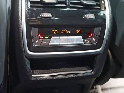 Used 2022 BMW X6 xDrive40i w/ Executive Package image 32