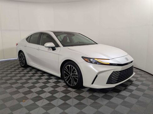 Used 2025 Toyota Camry XLE w/ Premium Plus Package image 3