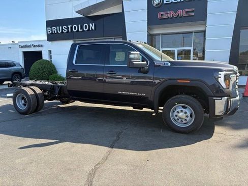 New 2026 GMC Sierra 3500 SLE w/ SLE Convenience Package AWD/4WD image 1