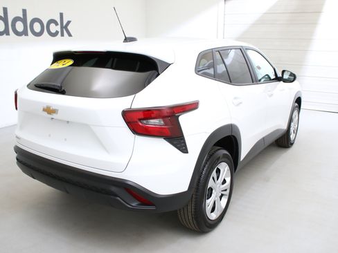 Used 2024 Chevrolet Trax LS FWD image 9