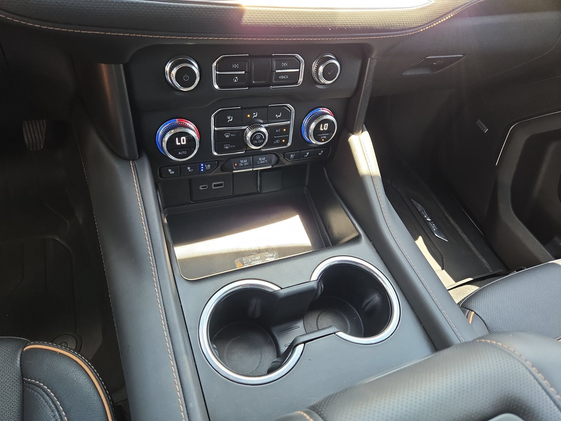 Used 2023 GMC Yukon AT4 AWD/4WD image 22