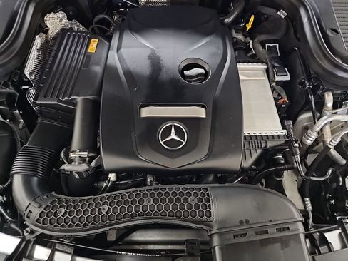 Used 2018 Mercedes-Benz GLC 300 4MATIC image 34