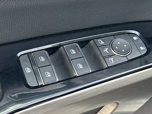 Used 2023 Nissan Pathfinder Platinum image 13