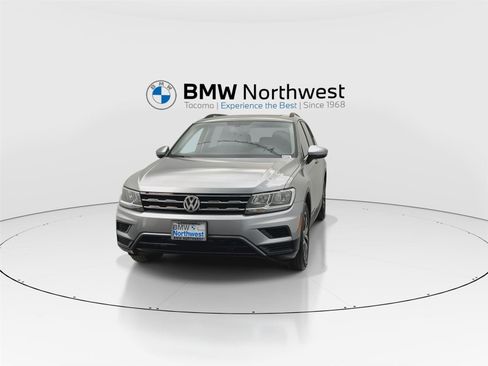 Used 2021 Volkswagen Tiguan SE w/ Panoramic Sunroof Package image 8