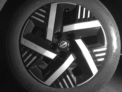 Used 2025 Nissan Kicks SV image 12