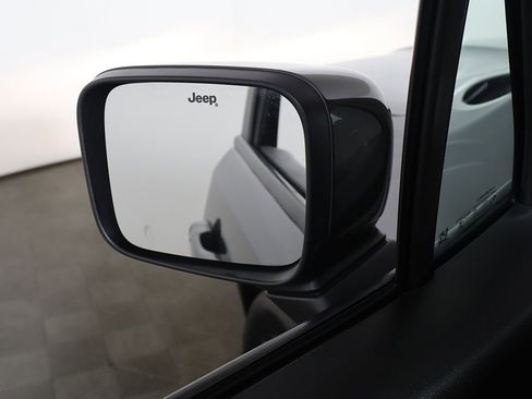 Used 2020 Jeep Renegade Altitude AWD/4WD image 27