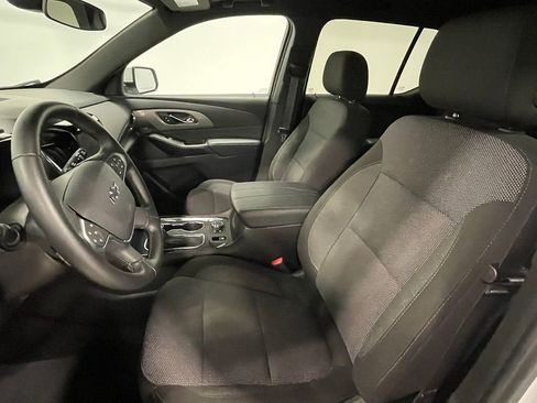 Used 2023 Chevrolet Traverse LT w/ Midnight/Sport Edition image 3