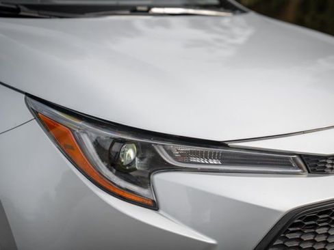 Used 2021 Toyota Corolla LE image 9