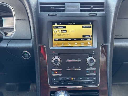 Used 2016 Lincoln Navigator Select image 15