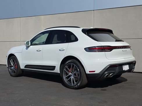 Certified 2023 Porsche Macan S AWD/4WD image 3