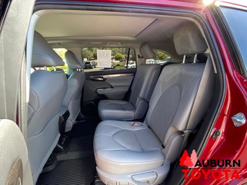 Used 2023 Toyota Highlander Platinum AWD/4WD image 26