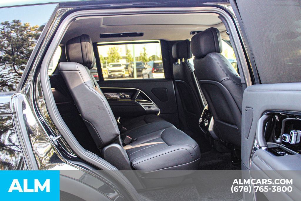 Used 2025 Land Rover Range Rover Long Wheelbase SE AWD/4WD image 21