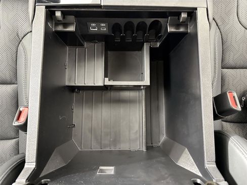 Used 2024 Toyota Tundra Limited image 32