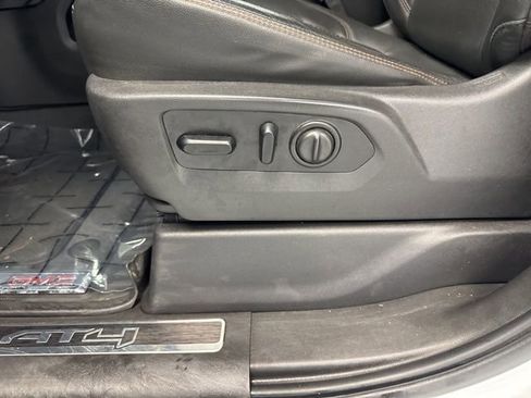 Used 2021 GMC Sierra 2500 AT4 w/ AT4 Premium Plus Package image 17