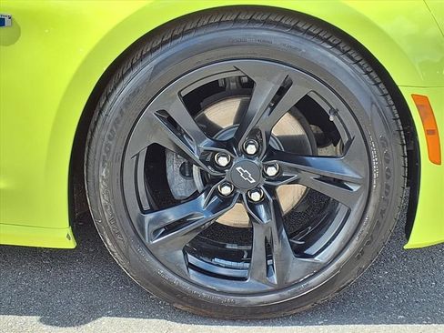 Used 2021 Chevrolet Camaro LT image 9