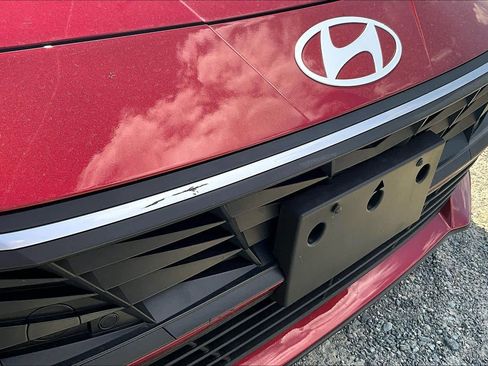 Used 2025 Hyundai Elantra SE FWD image 30