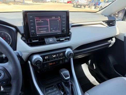 Used 2021 Toyota RAV4 XLE Premium AWD/4WD image 22