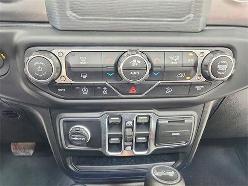 Used 2021 Jeep Wrangler Unlimited Sahara image 28