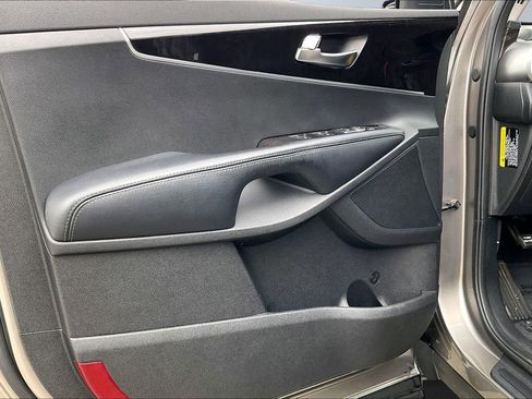 Used 2017 Kia Sorento LX w/ LX Convenience Package image 22