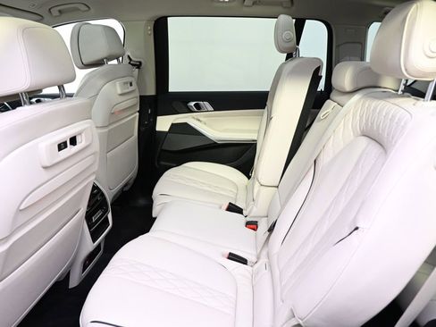 Used 2021 BMW X7 xDrive40i w/ Premium Package image 21