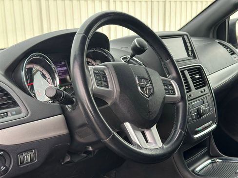 Used 2018 Dodge Grand Caravan GT image 18
