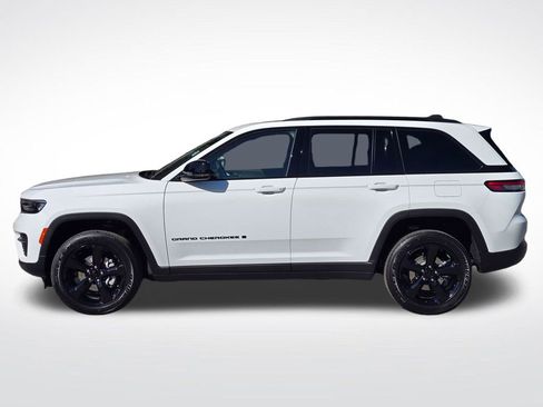 New 2025 Jeep Grand Cherokee Altitude image 17